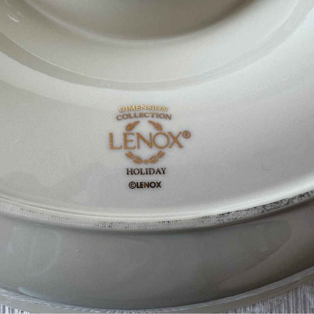Lenox One-Piece Chip & Dip Dish Holiday Holly Berry w/Gold Trim 12” Diameter EUC - Picture 4 of 4